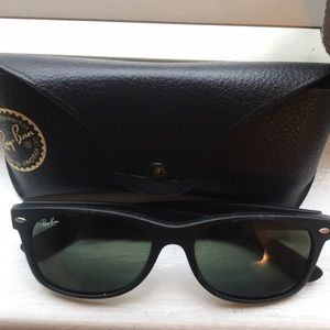 Black Ray Bans